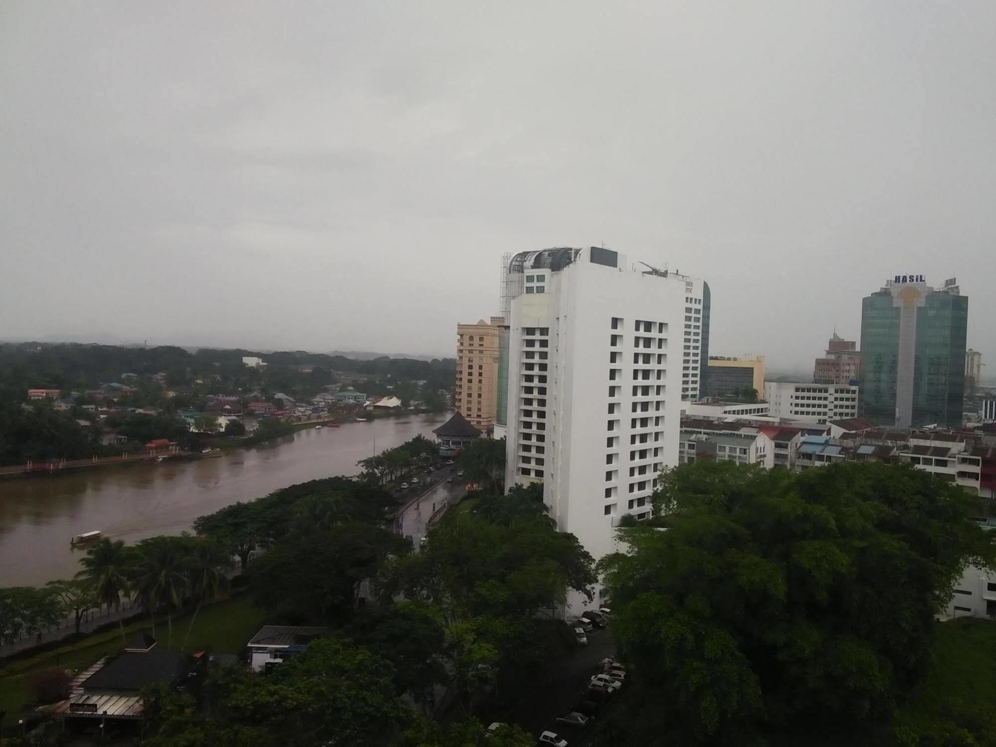 Harbour View Hotel Kuching Exterior photo